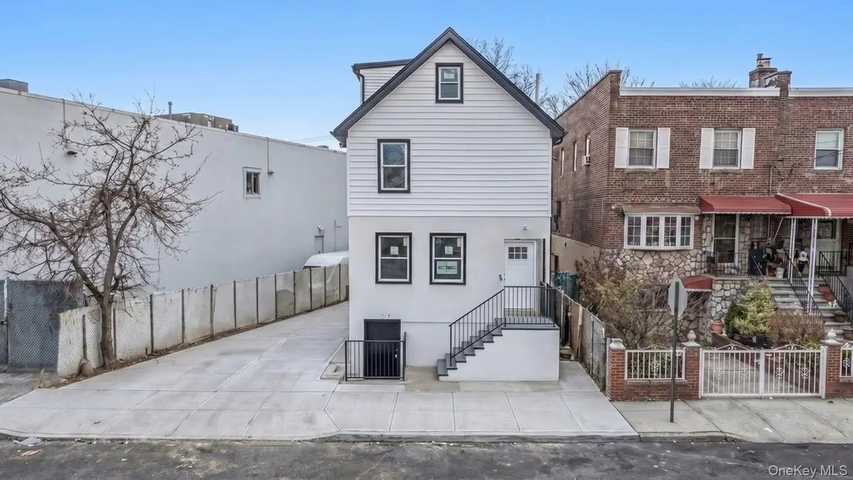 1148 E 211th Street, Bronx, NY 10469 - #1