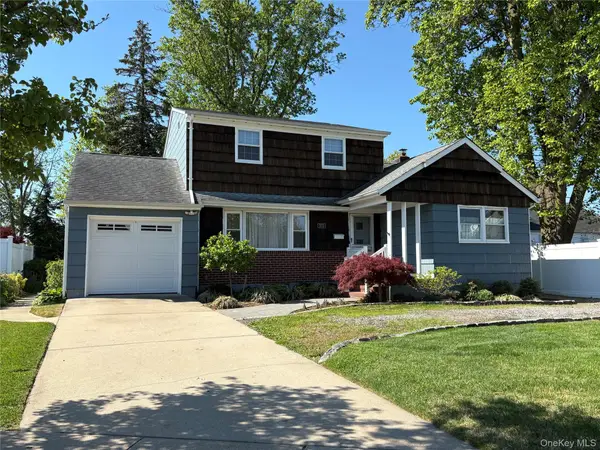372 N Hickory Street, Massapequa, NY 11758