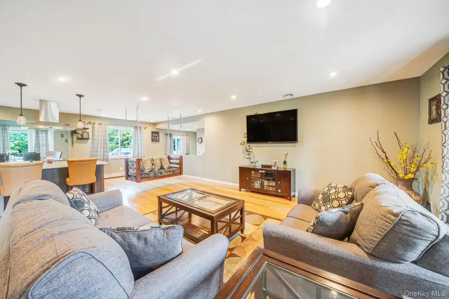 6 Cherrywood Drive, East Northport, NY 11731 - #3