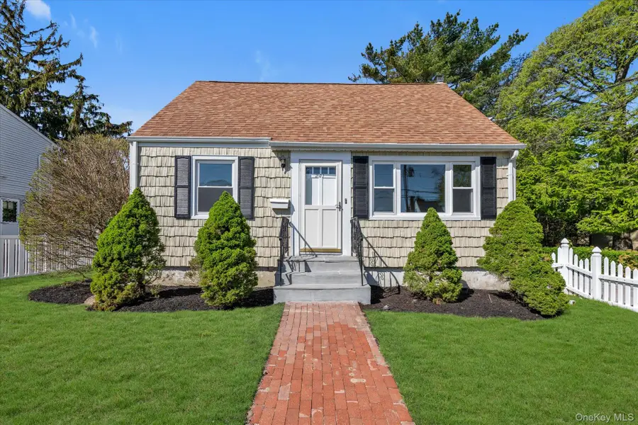 241 Phyllis Drive, Lindenhurst, NY 11757 - #3