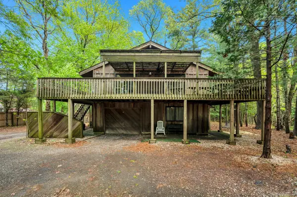179 Gnarled Hollow Road, East Setauket, NY 11733