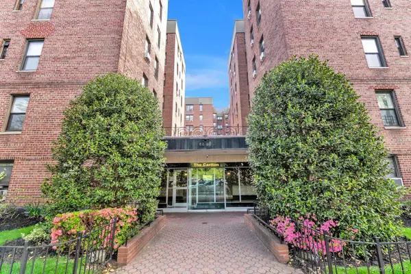 83-35 139 Street #5 S, Briarwood, NY 11435