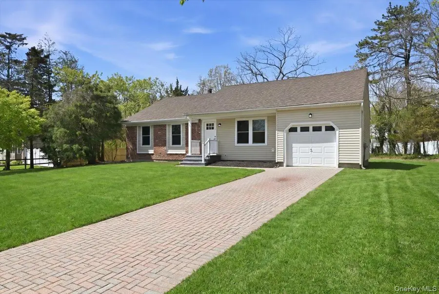 28 Gabon Lane, Coram, NY 11727 - #2