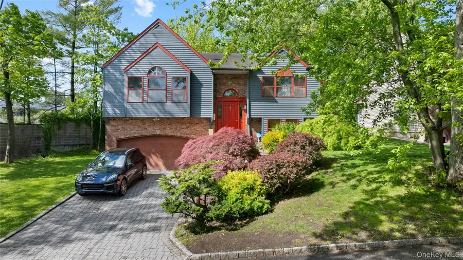 284 Schenck Avenue, Great Neck, NY 11021 - #2