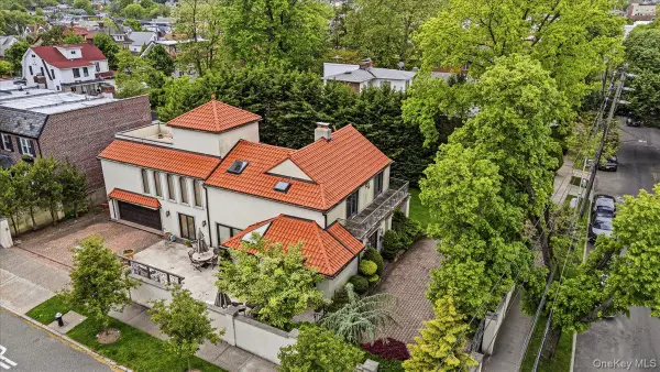 15470 Powells Cove Boulevard, Beechhurst, NY 11357