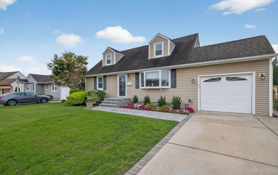7 Greenbriar Lane, Hicksville, NY 11801 - #3