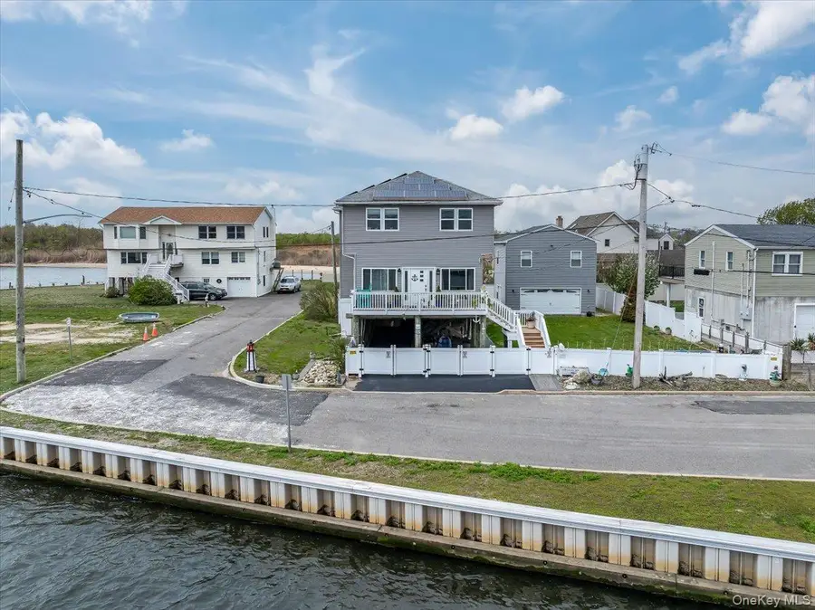 981 S 4th Street, Lindenhurst, NY 11757 - #2
