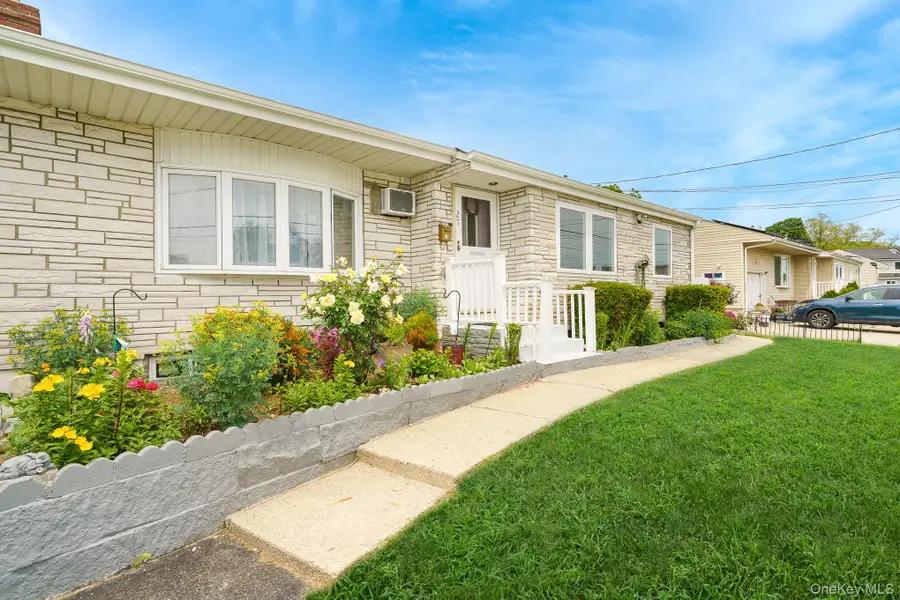 27 Stockton Street, Brentwood, NY 11717 - #3