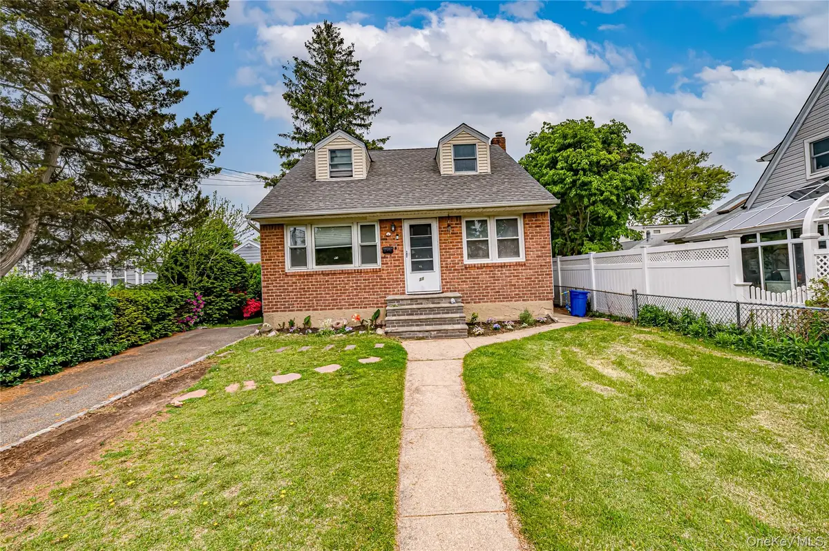 31 Locust Street, Westbury, NY 11590 - #1