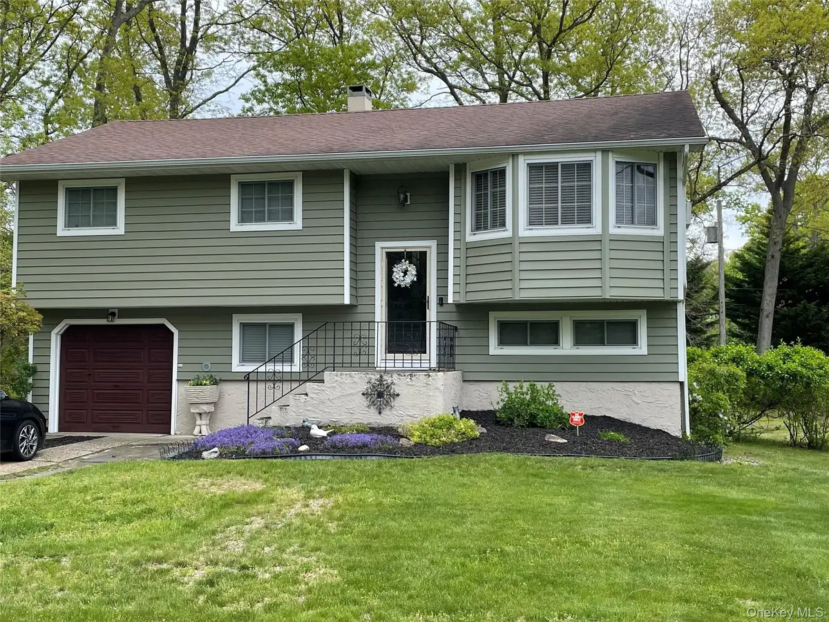 247 Bow Drive, Hauppauge, NY 11788 - #1
