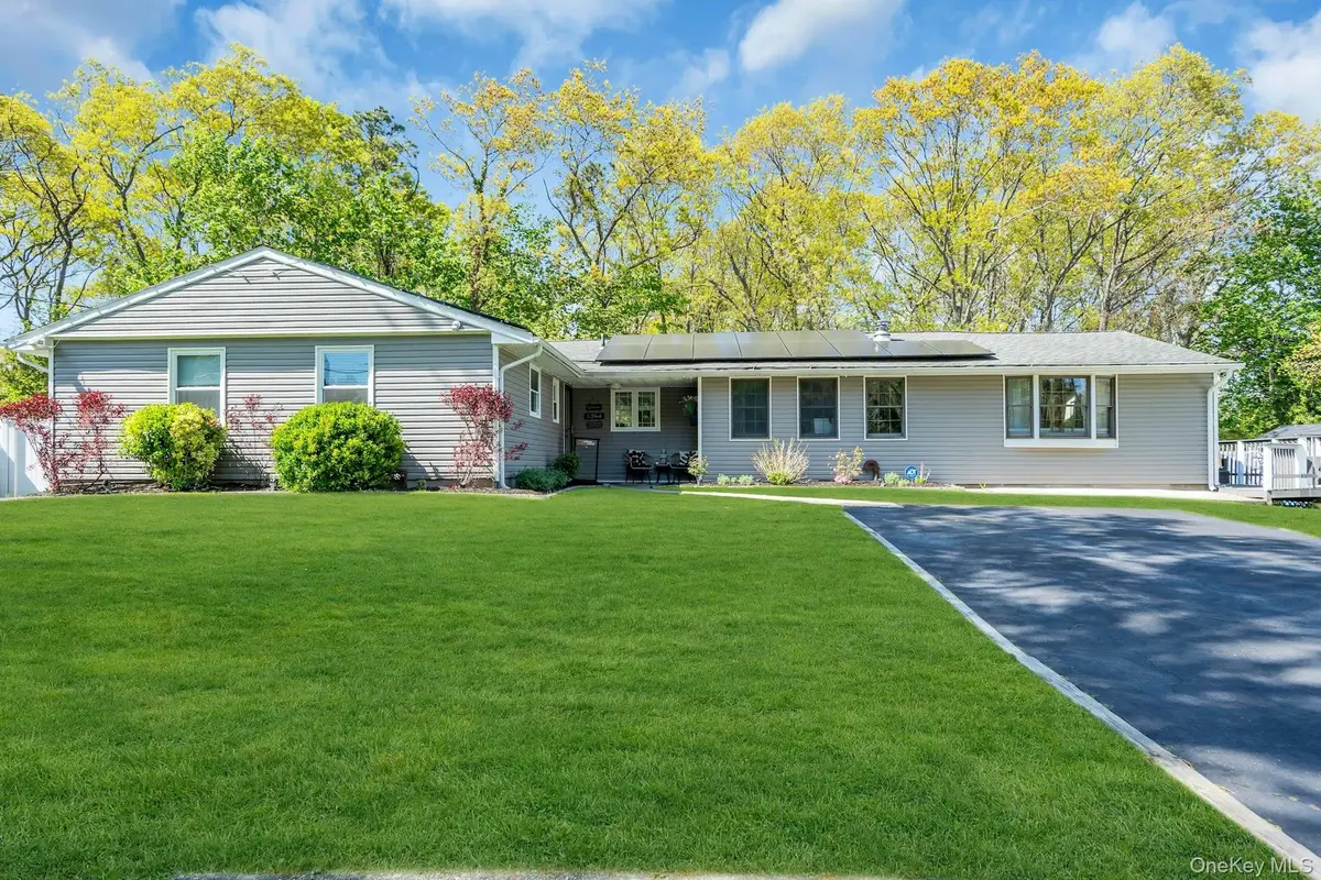 31 Peak Street, Ronkonkoma, NY 11779 - #1