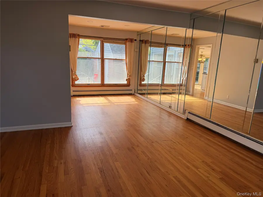 140 Wickshire Drive, East Meadow, NY 11554 - #3