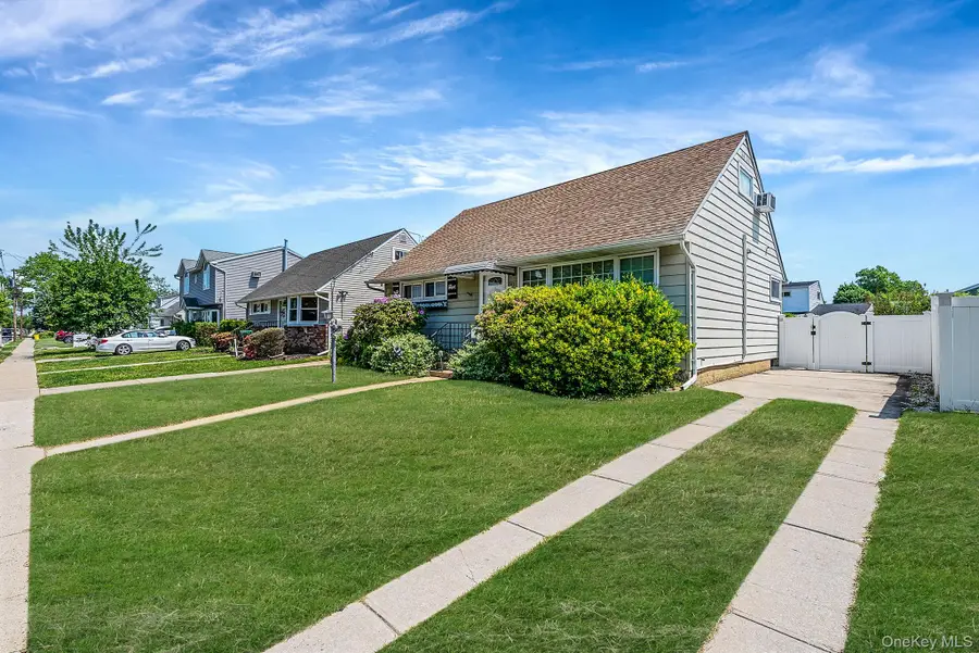 63 Wilfred Boulevard, Hicksville, NY 11801 - #2