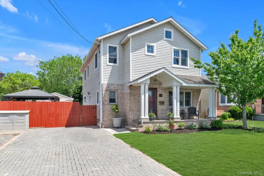 11 Koch Place, Carle Place, NY 11514 - #2