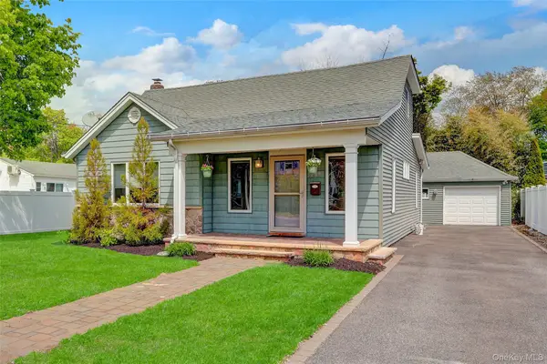 209 Center Bay Drive, West Islip, NY 11795