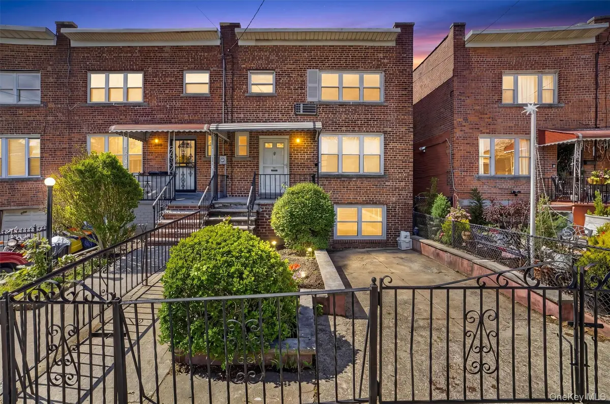 1124 E 213th Street, Bronx, NY 10469 - #1