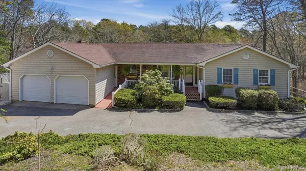 18 Beaver Lane W, Westhampton, NY 11977