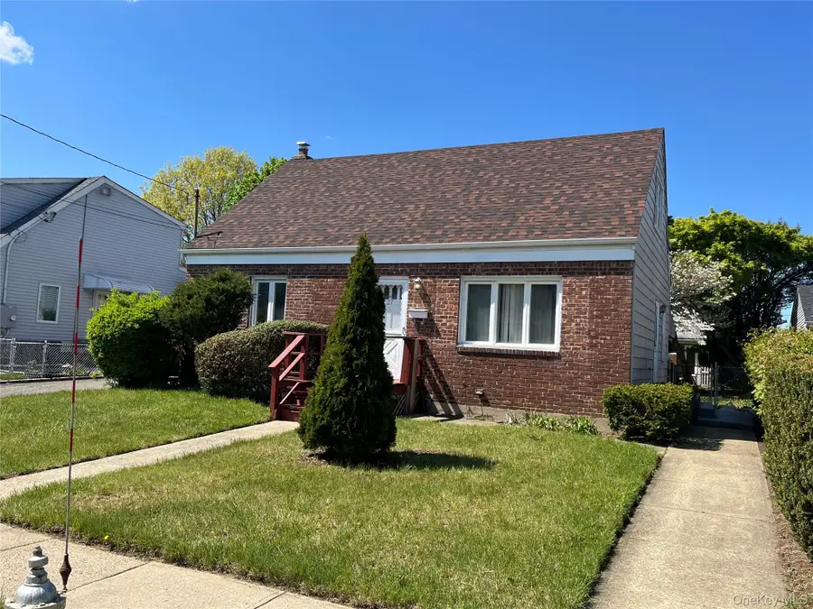 27 5th Avenue, Westbury, NY 11590 - #3