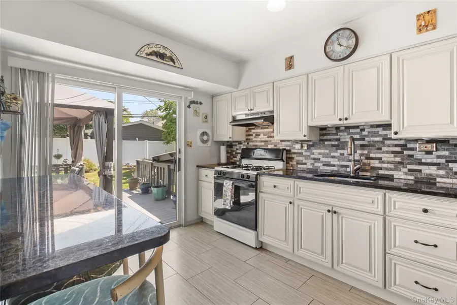 21 Reese Place, Farmingdale, NY 11735 - #2