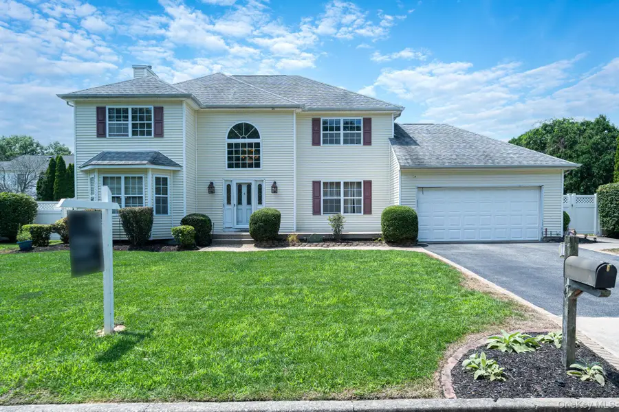 4 Clark Street, Selden, NY 11784 - #2