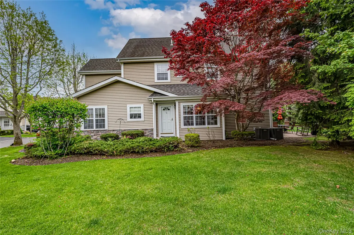 34 Paddington Circle, Smithtown, NY 11787 - #1