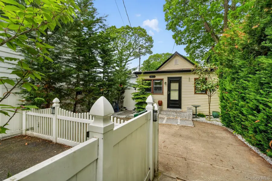 2084 Washington Street, Merrick, NY 11566 - #2