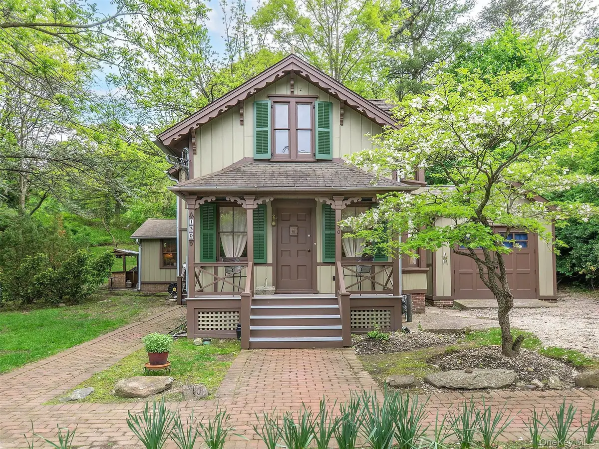 130 Mott Avenue, Roslyn, NY 11576 - #1
