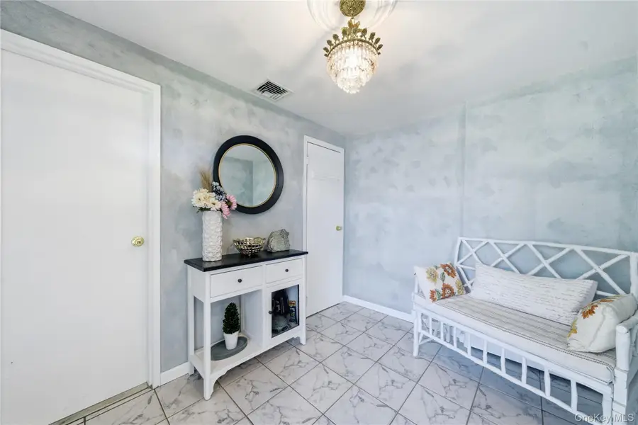 99 Redwood Lane, Massapequa Park, NY 11762 - #3