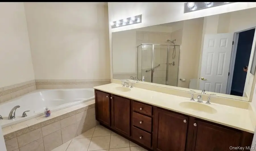 8 Symphony Drive, Lake Grove, NY 11755 - #3