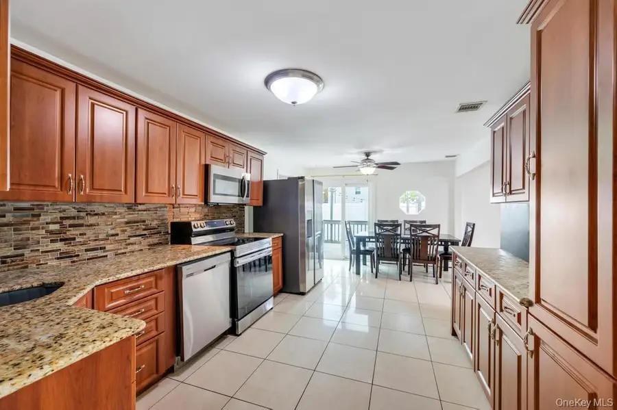 32 Beverly Street, Islip, NY 11751 - #3