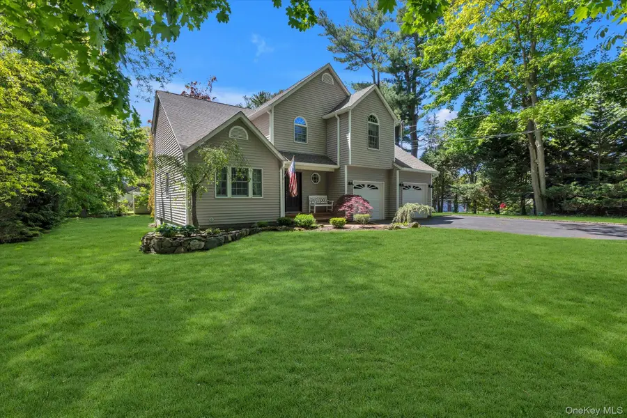 17 Claire Avenue, Huntington Station, NY 11746 - #3