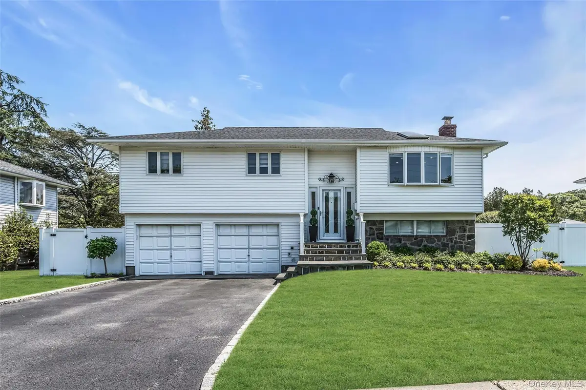 15 Lois Lane, Old Bethpage, NY 11804 - #1