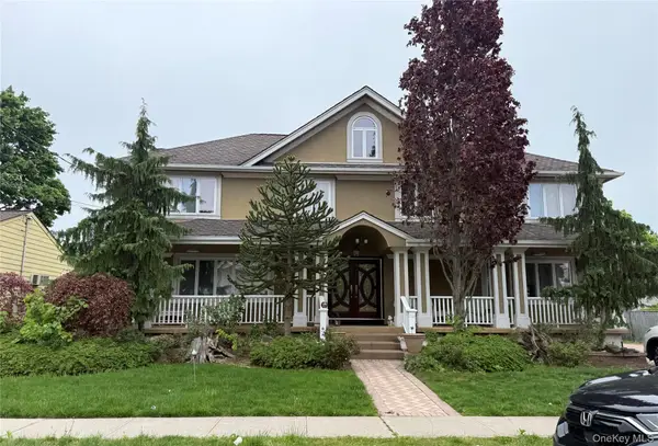 30 3rd Avenue, Westbury, NY 11590