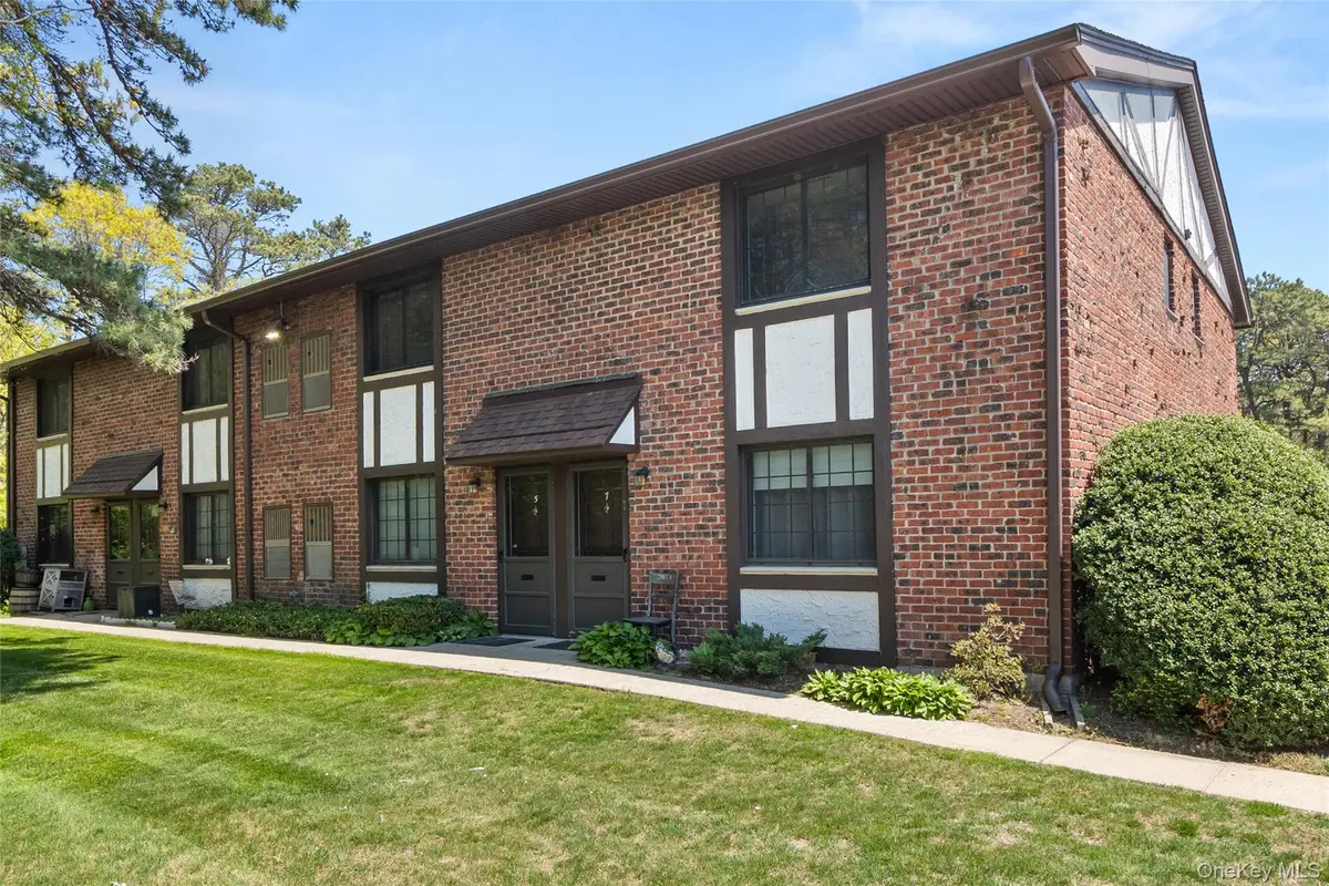 5 Pinebrook Place #5, Bay Shore, NY 11706 - #1