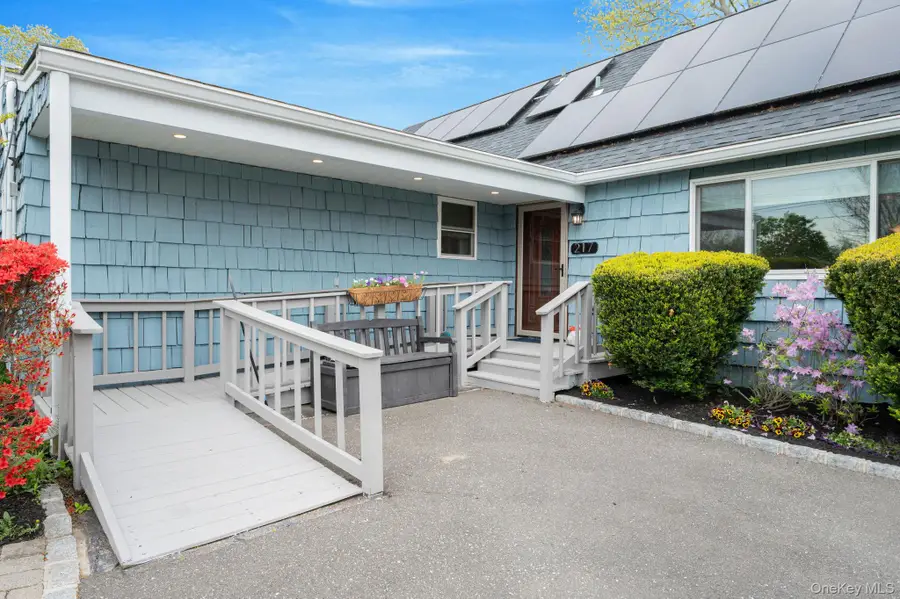 217 Abbington Court, Copiague, NY 11726 - #3