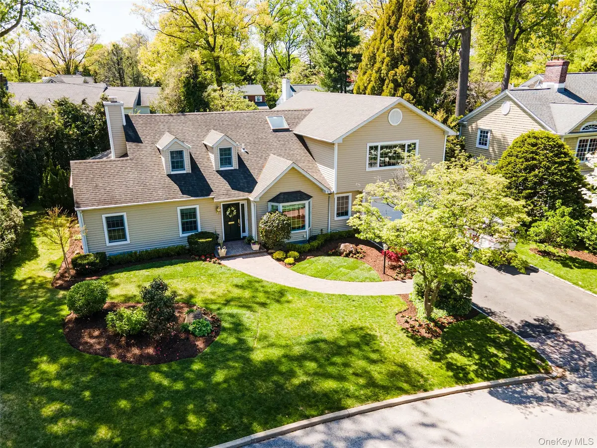 28 Old Field Lane, Great Neck, NY 11020 - #1