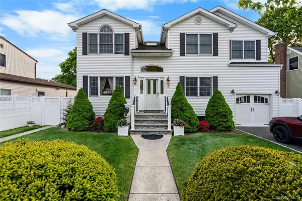 3 Lido Parkway, Lindenhurst, NY 11757