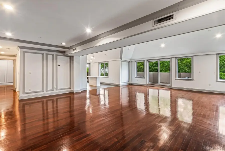 171 Great Neck Road #4R, Great Neck, NY 11021 - #3