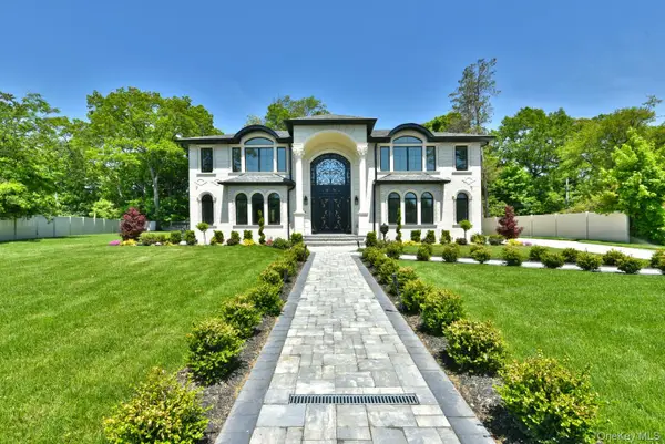 33 Parkway Drive, Roslyn Heights, NY 11577