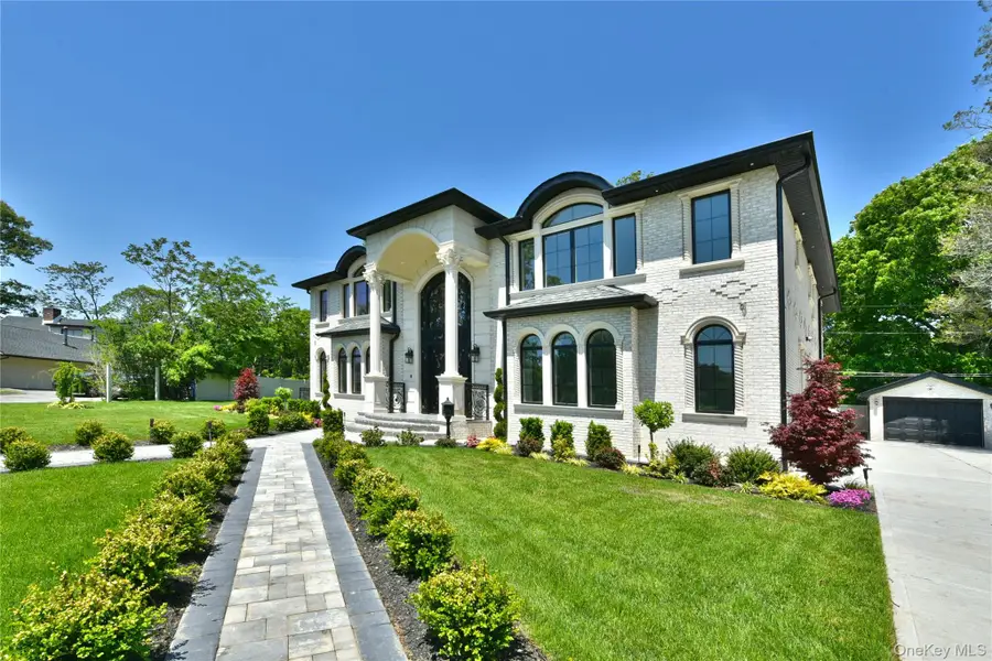33 Parkway Drive, Roslyn Heights, NY 11577 - #2