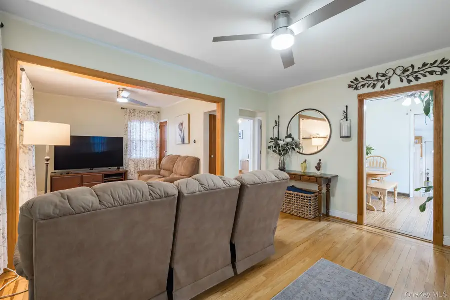 82 Nottingham Avenue, Valley Stream, NY 11580 - #3