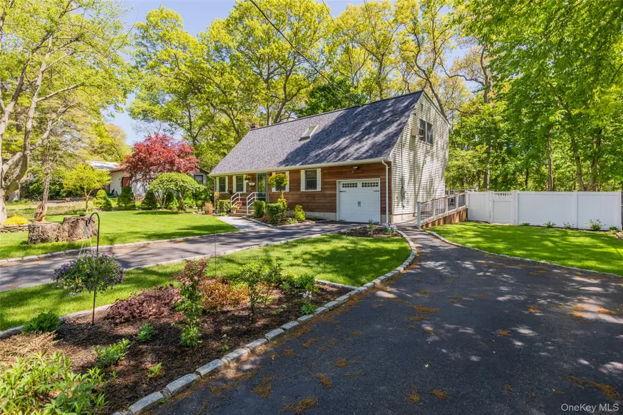 8 Loretta Court, Coram, NY 11727 - #2
