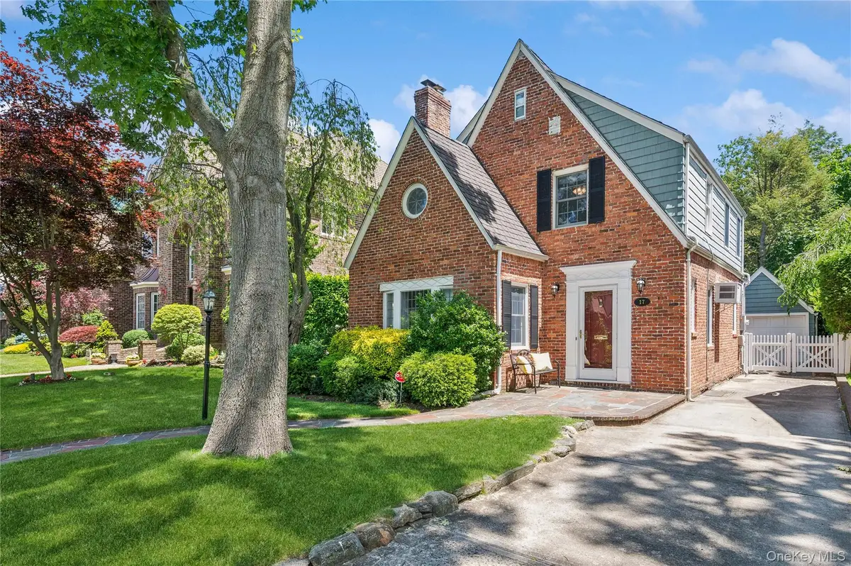 17 Kensington Road, Garden City, NY 11530 - #1