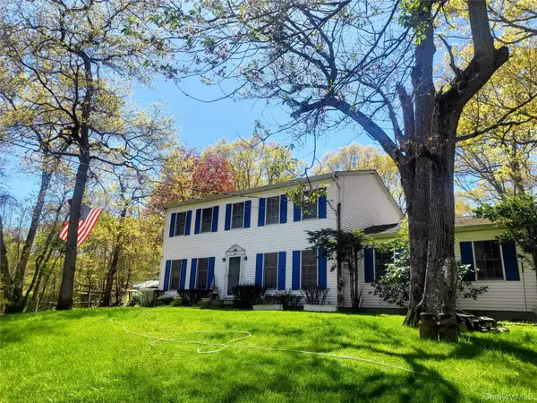 62 W Bartlett Road, Middle Island, NY 11953