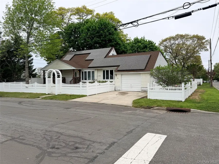 304 27th Street, Lindenhurst, NY 11757 - #2