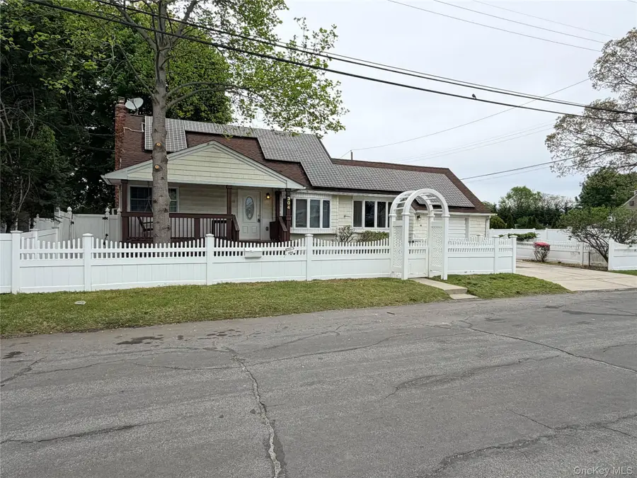 304 27th Street, Lindenhurst, NY 11757 - #3