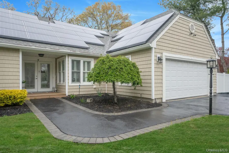 19 Ascot Place, Coram, NY 11727 - #3