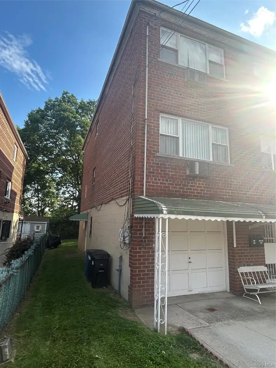 914 E 211th Street, Bronx, NY 10469 - #2