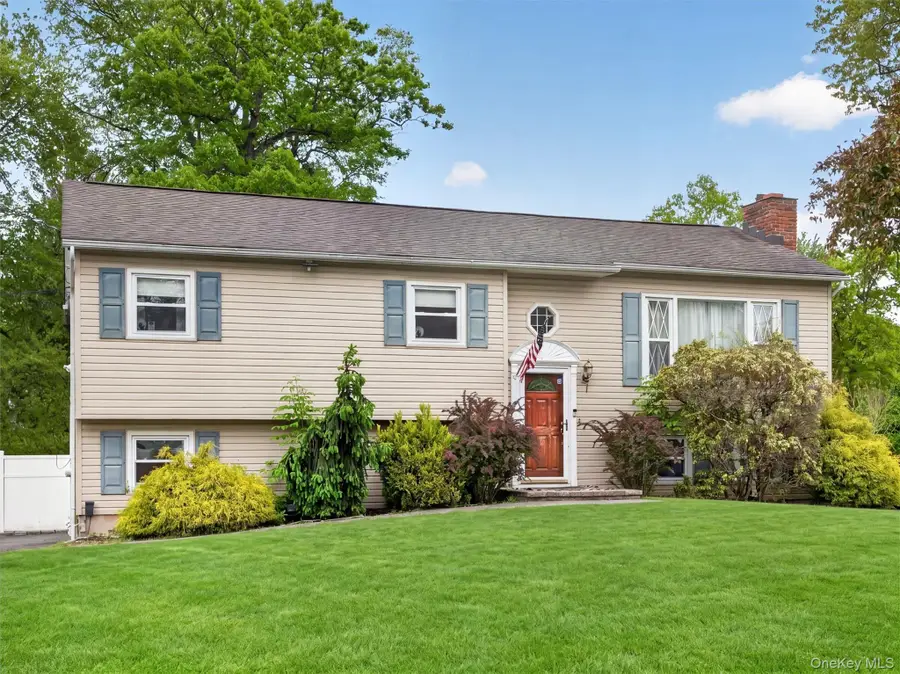 584 Babbling Brook Lane, Valley Cottage, NY 10989 - #2