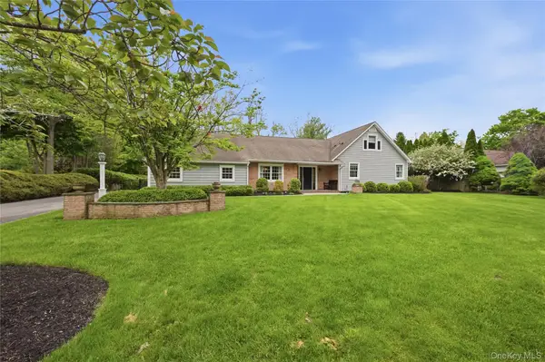 8 Brandywine Drive, Setauket, NY 11733